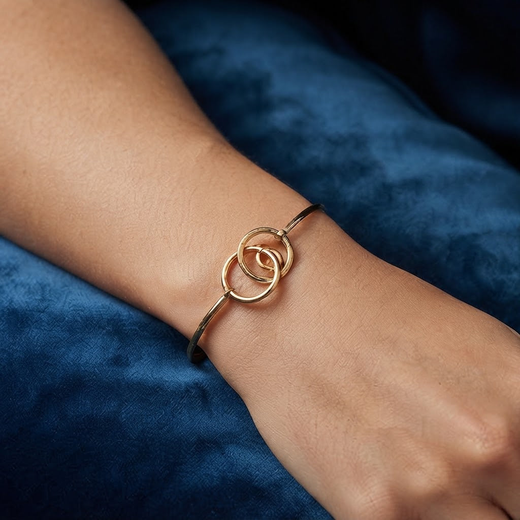 Interlocking Circle Minimalist Cuff Bracelet